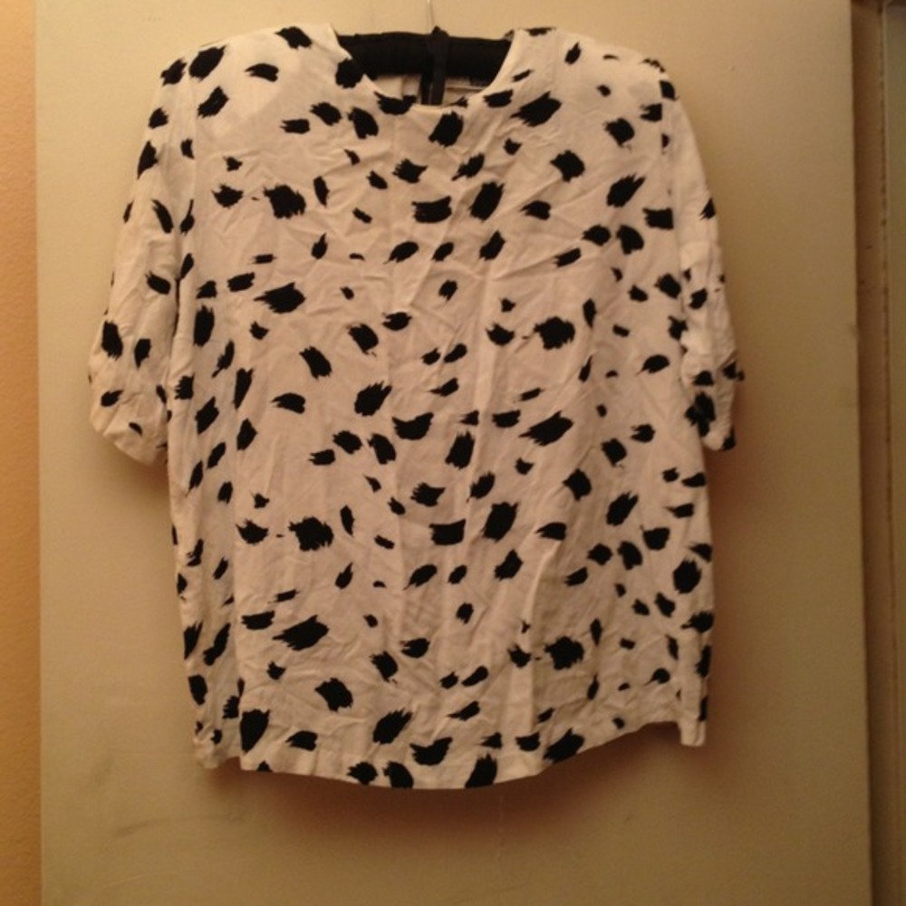 Short sleeve blk spot top
